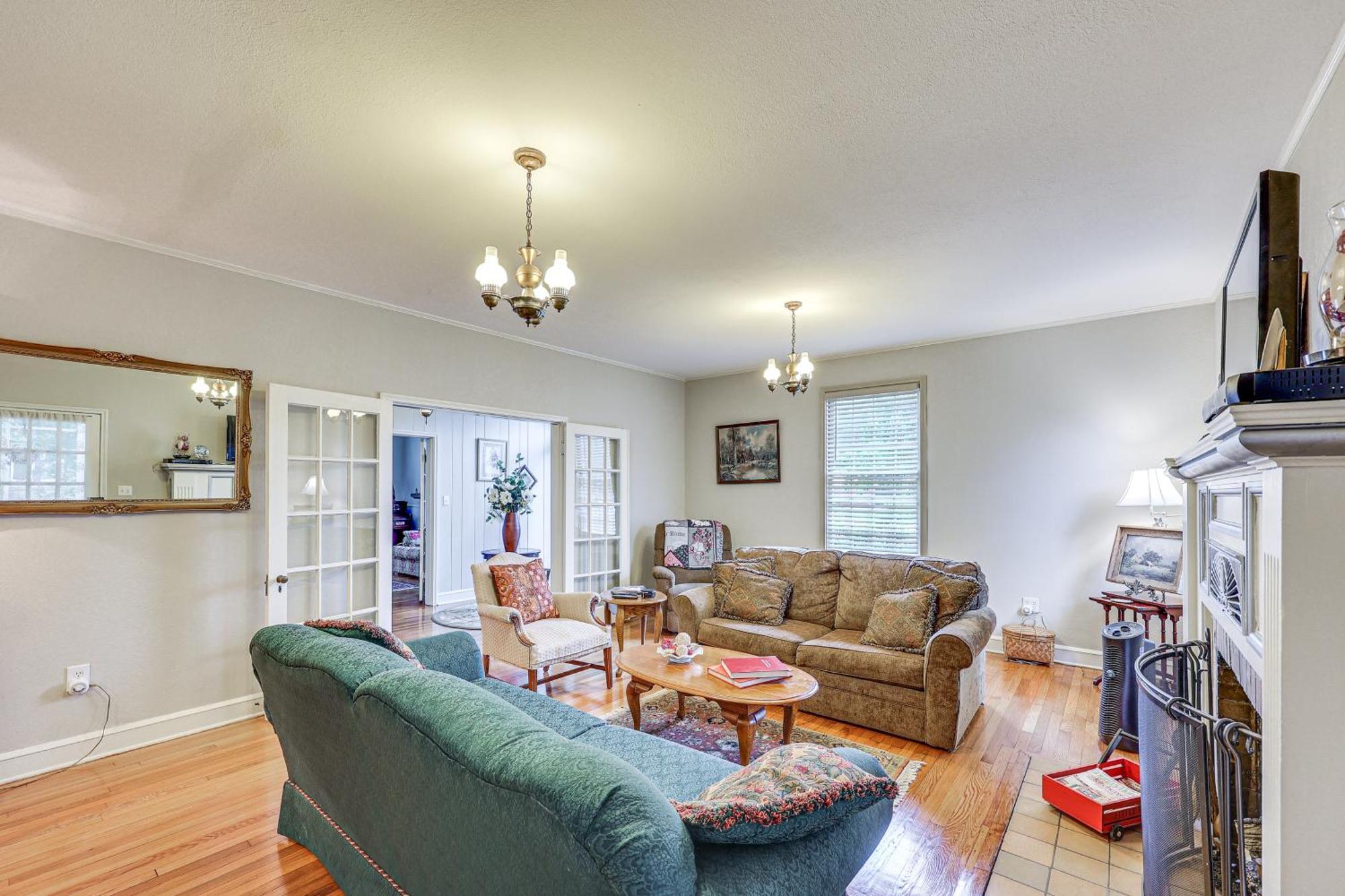 Delightful Retreat With Fireplace And Large Yard! Exteriör bild