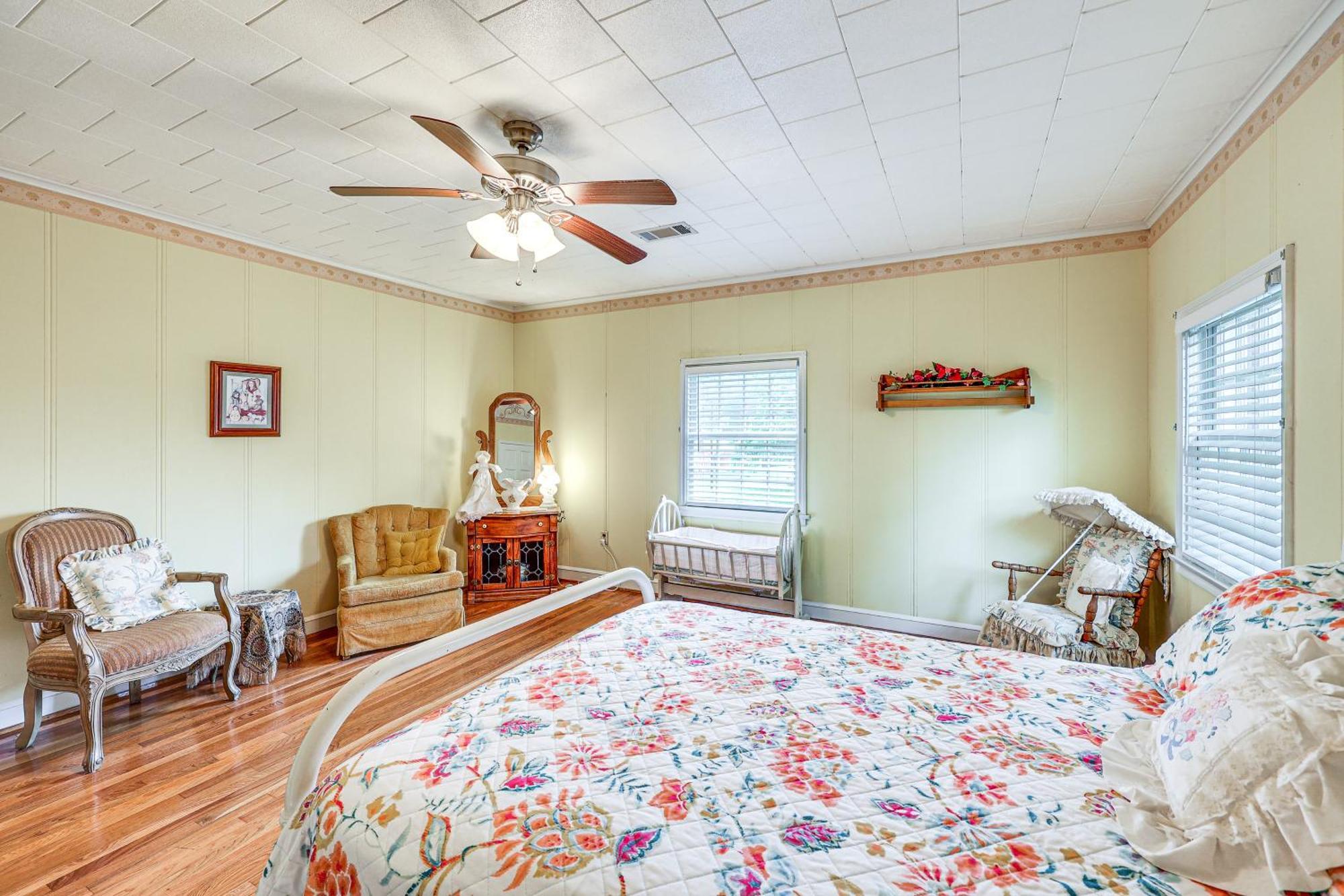 Delightful Retreat With Fireplace And Large Yard! Exteriör bild