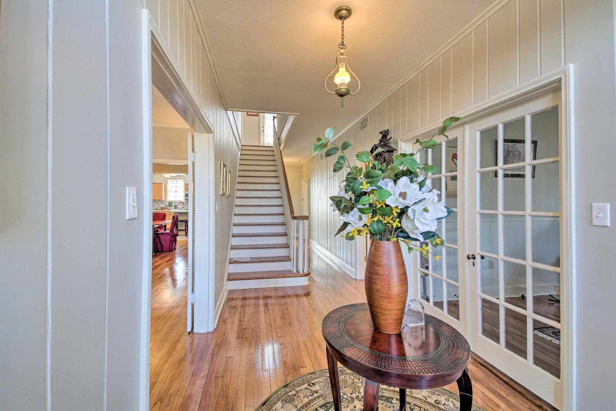 Delightful Retreat With Fireplace And Large Yard! Exteriör bild